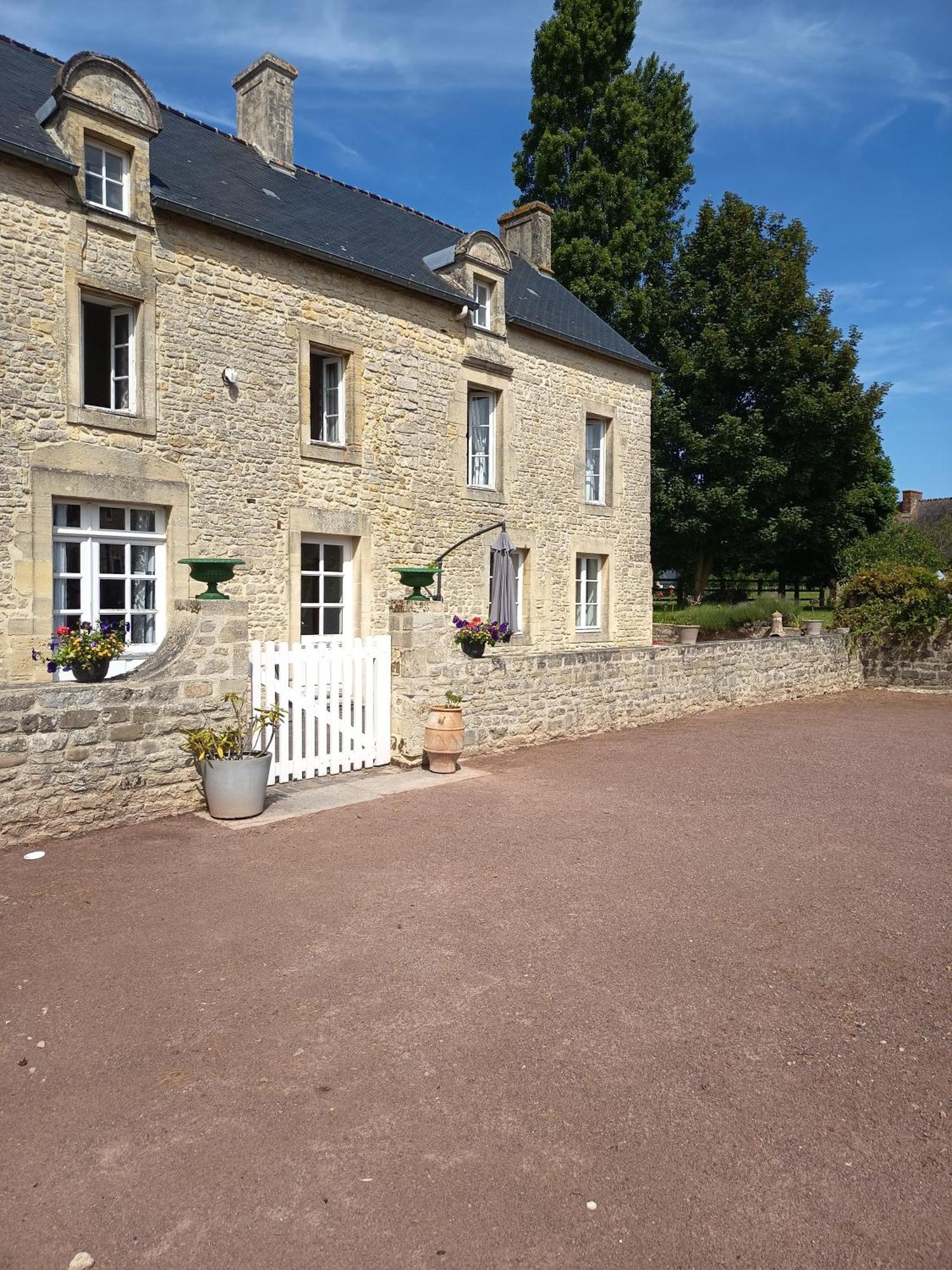 Maison De Charme Tour-en-Bessin 外观 照片